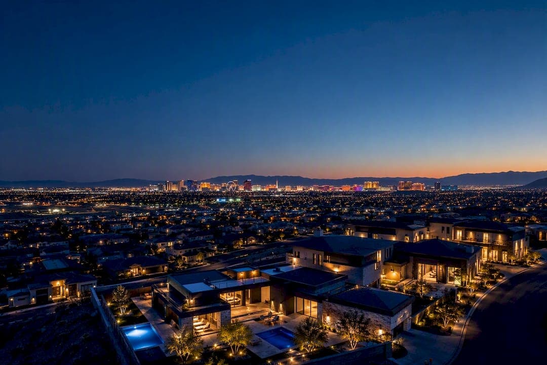 Stay Under $832,750: U.S. 2026 Jumbo Loan Limits, Las Vegas Strategy
